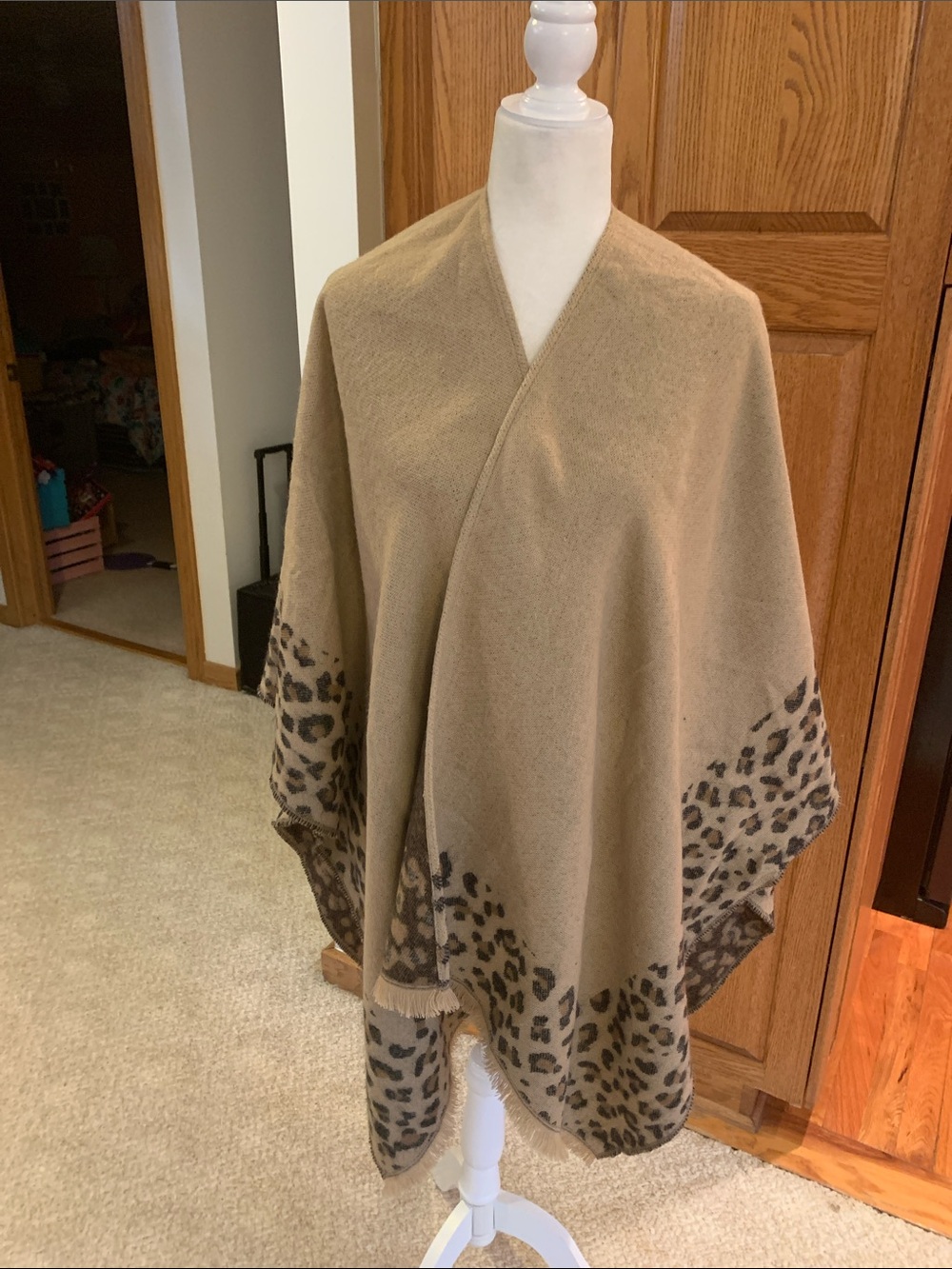 Lucky Brand Knit Women’s Brown/Tan Leopard Poncho